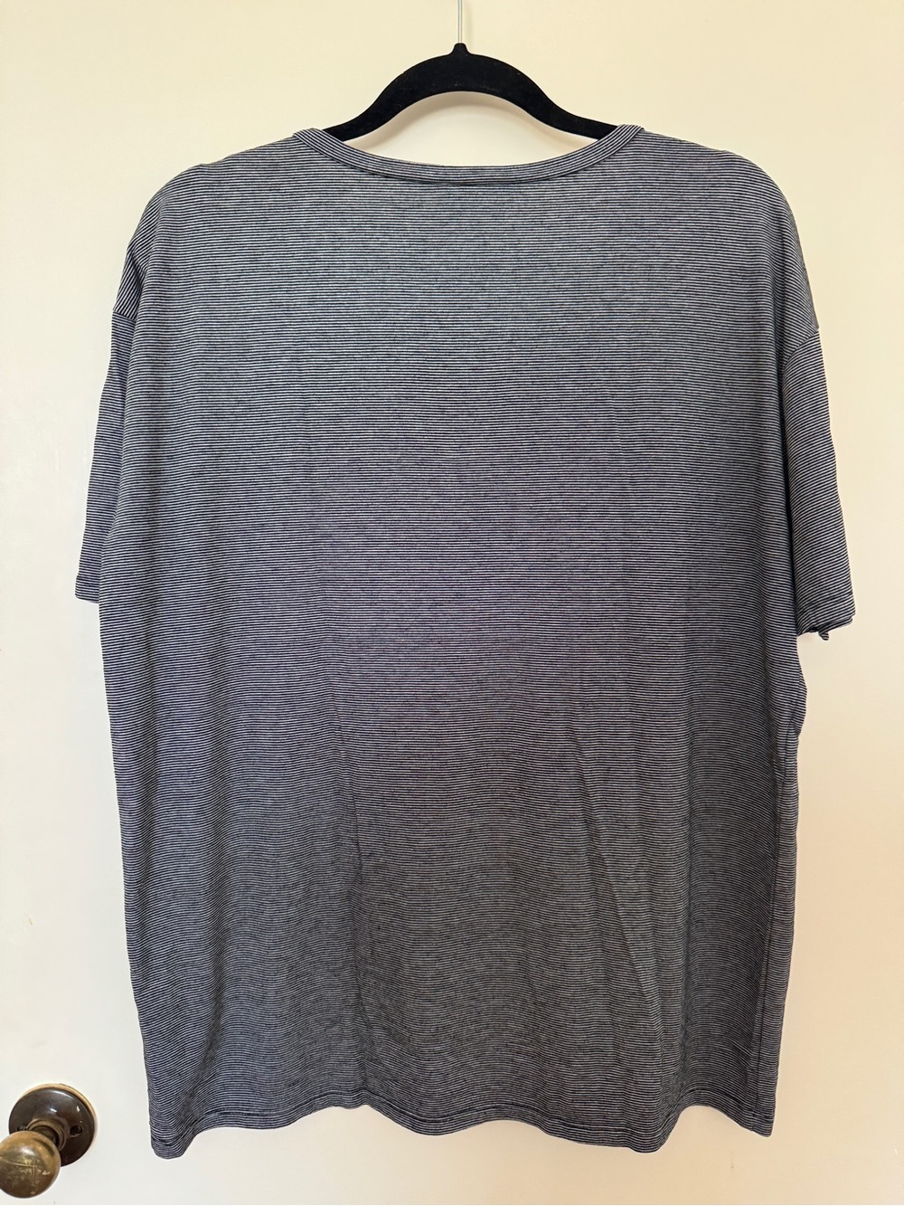 Gray Graphic V-Neck Tee "It's All Happening" - Picture 4 of 5